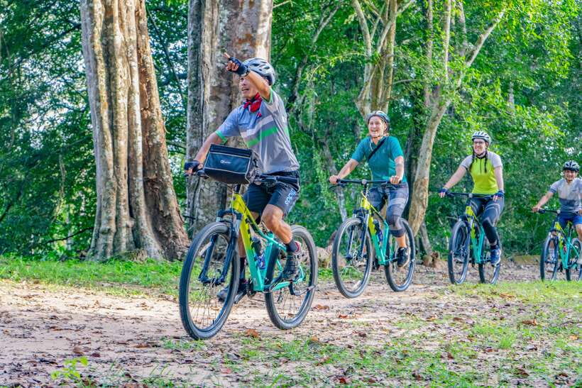 Siem Reap: Angkor Sunset Bike & Boat Tour /E-Bike Available - Bikes, helmets, and choosing the right effort level (e-bike helps)