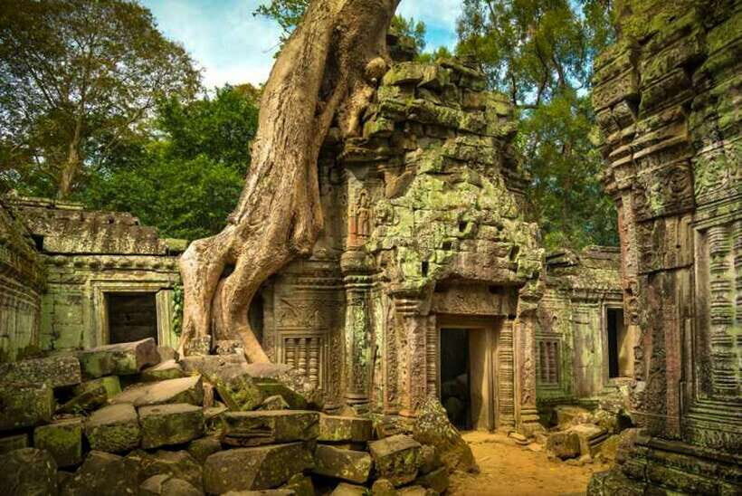 Siem Reap: Angkor Wat 2-Day Tour with Sunrise and Sunset - Comfort and pacing: air-conditioned transport, water, wipe towels