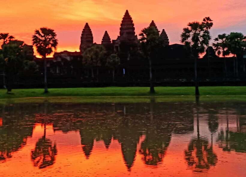 Siem Reap: Angkor Wat 2day Big and Small Circuit Guided Tour - Temples that explain Khmer thinking (Pre Rup and Phnom Bakheang)