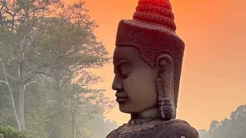 Siem Reap: Angkor Wat 2day Big and Small Circuit Guided Tour - Angkor Thom, Bayon smiles, and the statue-lined bridge