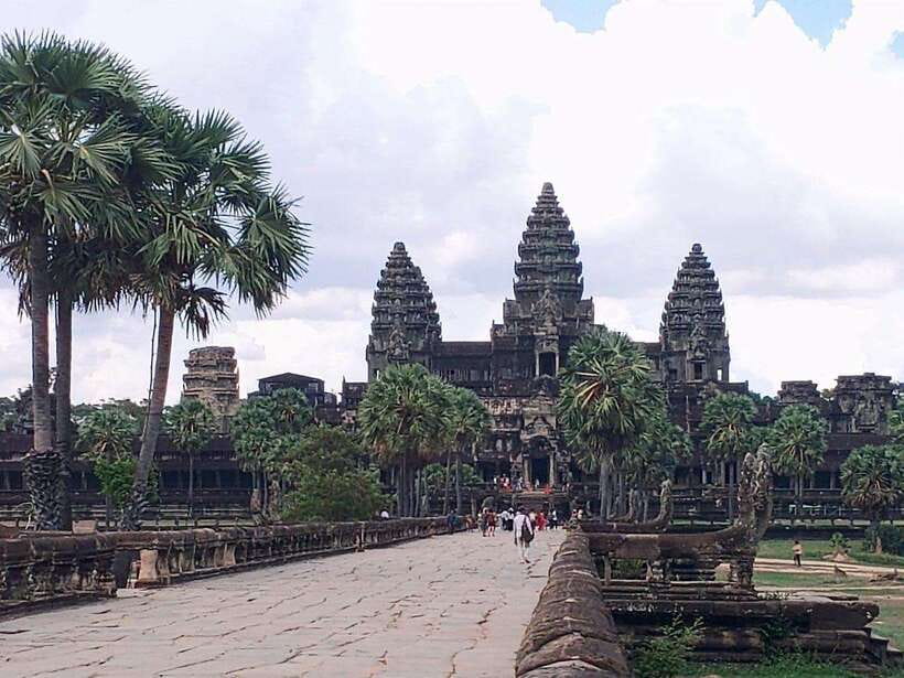 Siem Reap: Angkor Wat, Angkor Thom, and Banteay Srei Tour - Palm sugar village and the option of Banteay Samre’s quieter mood