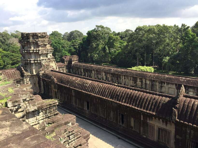 Siem Reap: Angkor Wat Half-Day Trip with Local Guide - Exploring Levels and Intricately Carved Galleries