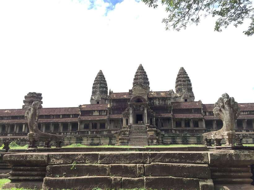 Siem Reap: Angkor Wat Half-Day Trip with Local Guide - Hotel Pickup and the Easy Siem Reap Transfer