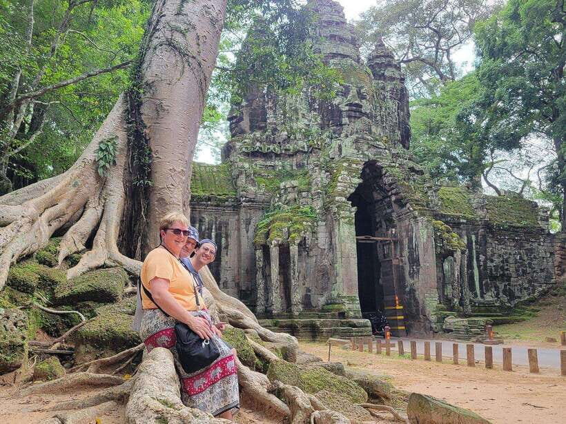 Siem Reap: Angkor Wat Private full Day Tour - Angkor Wat interior: reliefs, corridors, and upper terraces