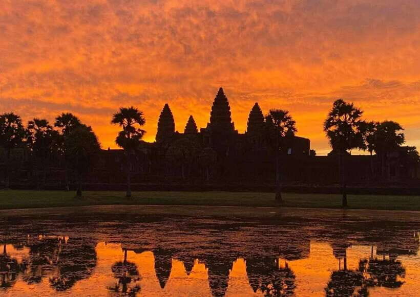 Siem Reap: Angkor Wat Private Tour by Tuk Tuk - Tonle Om (South Gate): the quick photo stop that sets the whole mood