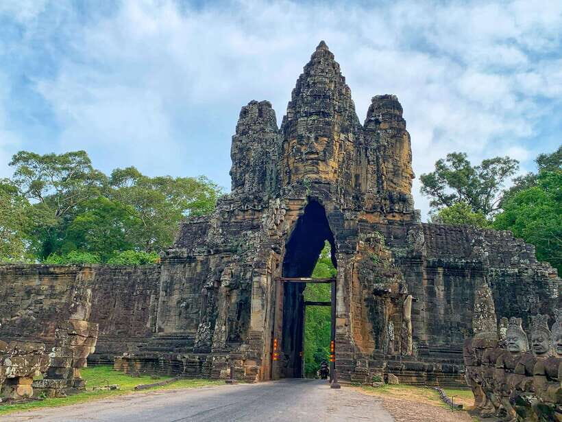 Siem Reap: Angkor Wat Private Tour by Tuk Tuk - Bayon: the 216 faces at the center of Angkor Thom