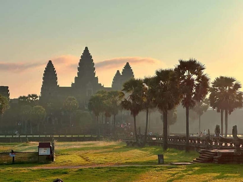 Siem Reap: Angkor Wat Private Tour with Sunrise - Day 1 route: Small Circuit focus from Ta Prohm to Bayon