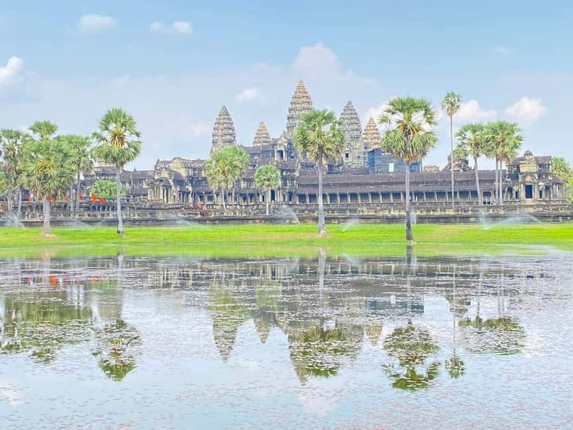 Siem Reap: Angkor Wat Small-Group Day Tour - Getting There in Comfort: Tuk-Tuk vs Air-Conditioned Van