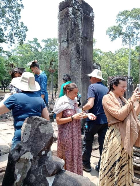 Siem Reap: Angkor Wat Small-Group Day Tour - Angkor Wat in the Afternoon: Symbolism, Layout, and Time to Photograph