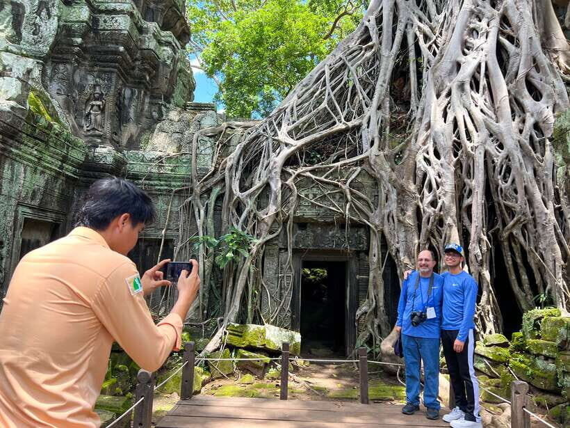 Siem Reap: Angkor Wat Small-Group Day Tour and Sunset - Lunch and a Real Pause: Local Food, Local Cooking