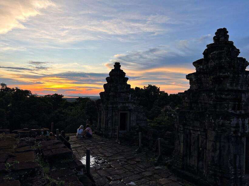 Siem Reap: Angkor Wat Small-Group Day Tour and Sunset - Phnom Bakheng Sunset: The Climb That Changes the Day