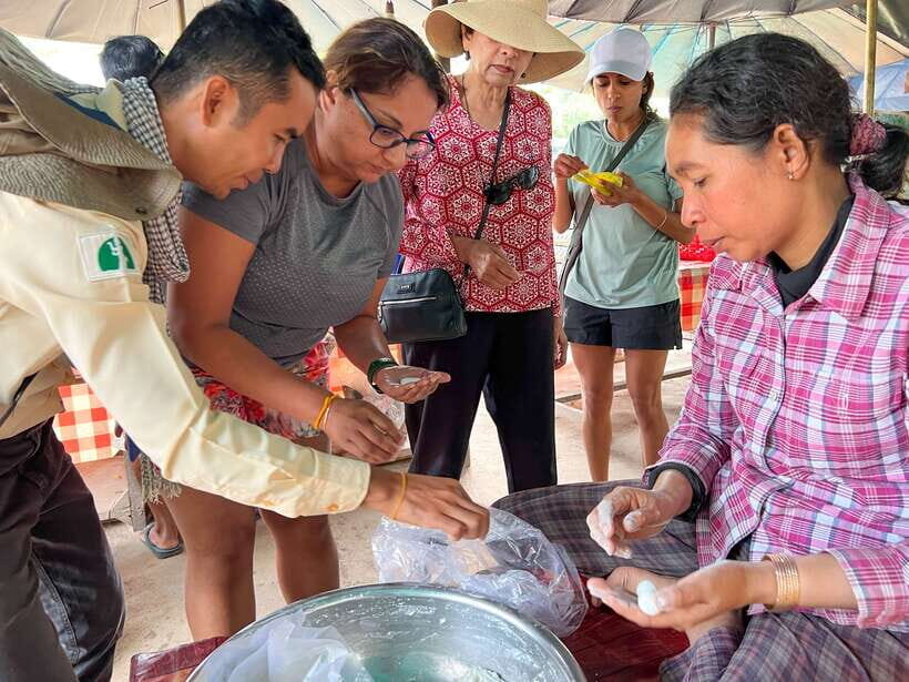 Siem Reap: Angkor Wat Small-Group Day Tour and Sunset - What Makes This Tour Feel Good: Guides, Drivers, and Photo Help