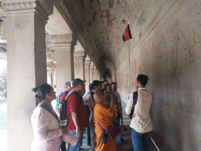 Siem Reap: Angkor Wat: Small-Group Sunrise or Sunset Tour - Getting picked up in Siem Reap: air-conditioning and a real meeting plan