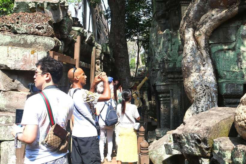 Siem Reap: Angkor Wat: Small-Group Sunrise Tour - Guide and Driver Impact: Why Names Like Chhay, Kiss, Pi, and Sak Come Up