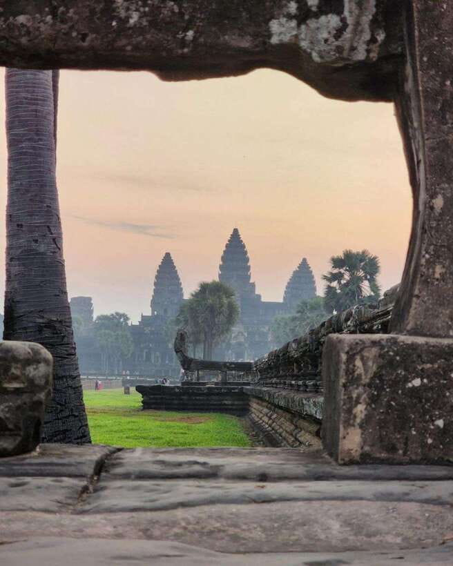 Siem Reap: Angkor Wat Small Group Tour with Spanish Guide - Banteay Srei: Why the Pink Sandstone Stop Is Worth Saving Energy For