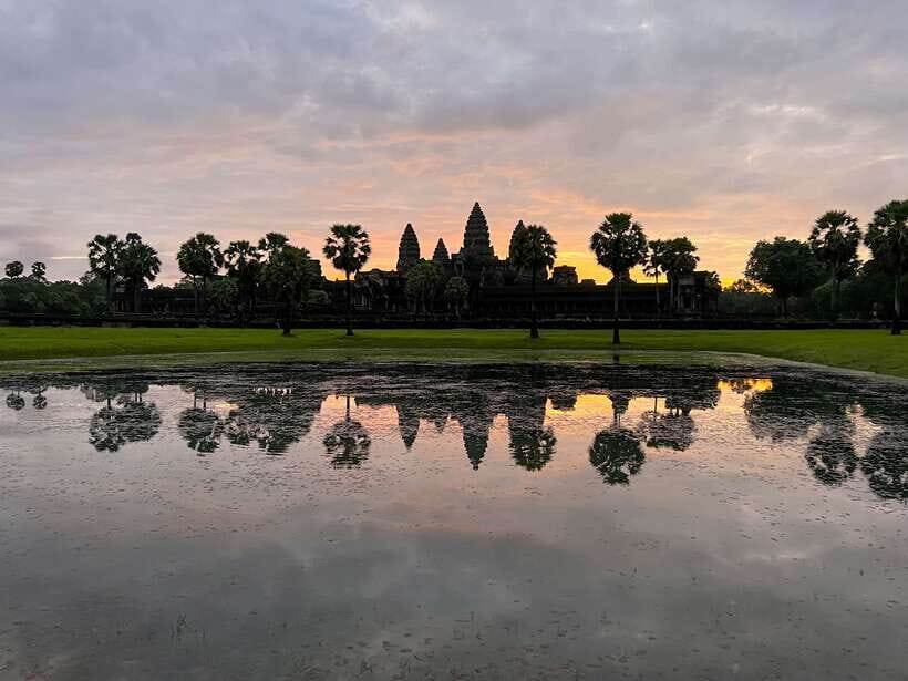 Siem Reap: Angkor Wat Sunrise and Market Tour by Jeep - Key highlights worth waking up for