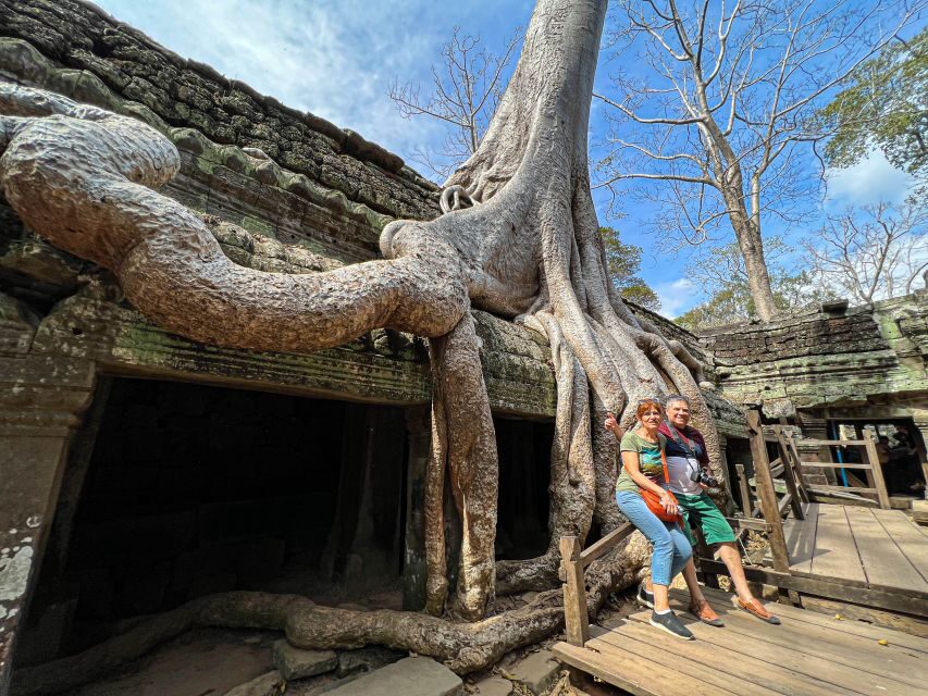 Siem Reap: Angkor Wat Sunrise and Market Tour by Jeep - Siem Reap market stop: real local shopping, real snack choices