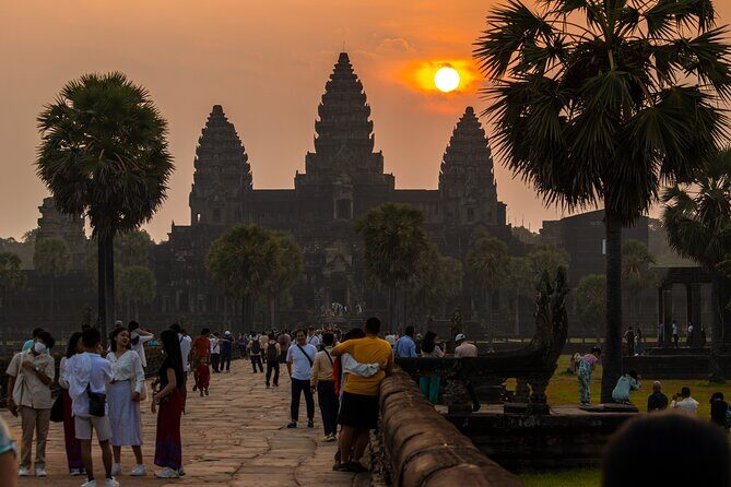 Siem Reap: Angkor Wat Sunrise & Explore Angkor Temples With Guide - Angkor Thom and Bayon: Finishing With Big Faces and Power