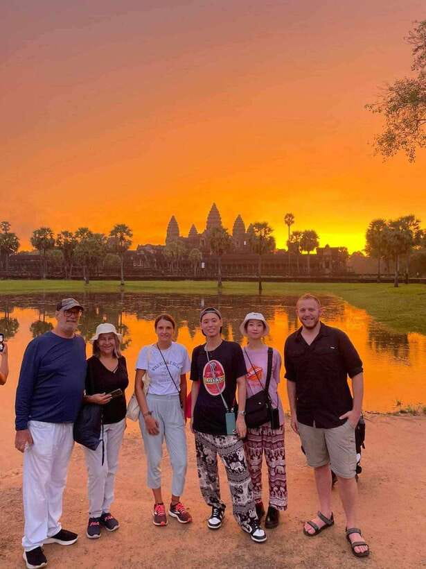 Siem Reap: Angkor Wat Sunrise or Sunset Guided Tour - Tonle Om Gate: The Southern Gate and the Ritual of Entry