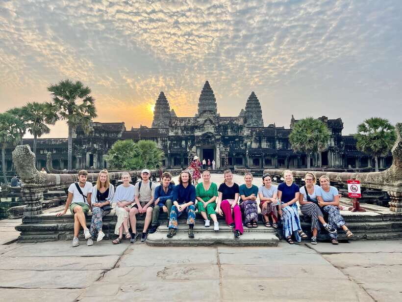 Siem Reap: Angkor Wat Sunrise Small Group tour and Breakfast - Breakfast at Srah Srang: Local Family Food and Palm Cake