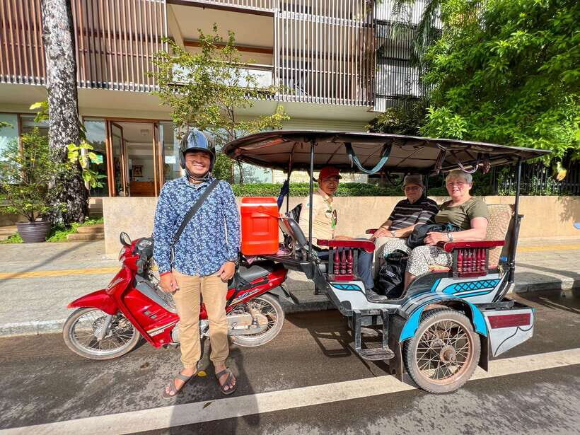 Siem Reap: Angkor Wat Sunrise Tour via Tuk Tuk & Breakfast - The Siem Reap local market stop: snacks, shopping, and choices