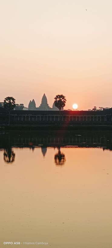 Siem Reap: Angkor Wat Sunrise Tour with Spanish Guide - Price and Ticket Reality: What You Pay and What You Still Need