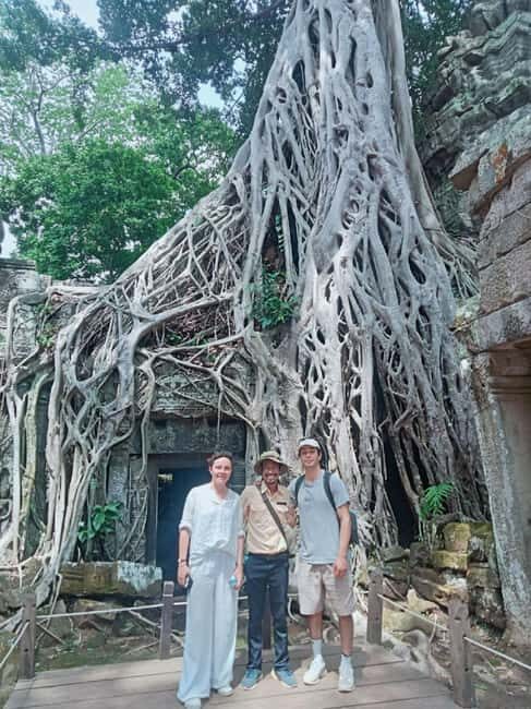 Siem Reap: Angkor Wat Tour with French-Speaking Guide - Transport in Siem Reap Heat: Tuk-Tuk vs A/C Van