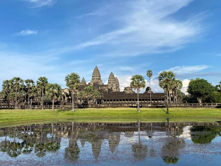 Siem Reap: Angkor Wat Tour with French-Speaking Guide - Banteay Srei: Pink Sandstone and Fine Carving on the Second Day