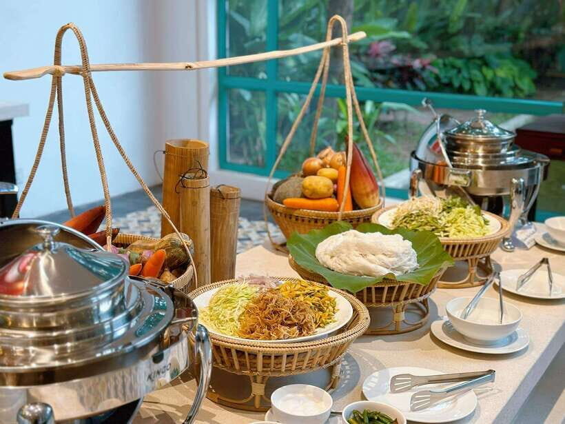 Siem Reap: Apsara Dance Show and Dinner with Hotel Pickup - Who Should Book This Apsara Show and Dinner?
