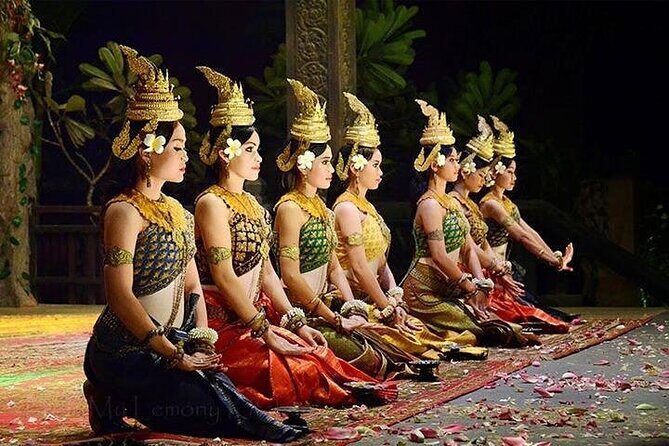 Siem Reap: Apsara Dance Show & Dinner with Tuk-Tuk Transfers - An easy evening at Amazon Angkor Theater