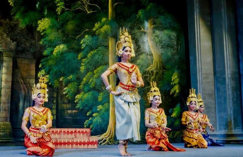 Siem Reap: Apsara Dance Show with Buffet Dinner & Tuk-Tuk... - Should you book this Apsara night?