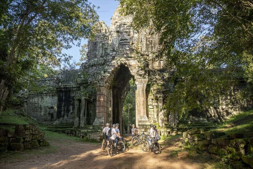 Siem Reap: Bike the Angkor Temples - Full-Day 30km Tour - Getting started in Siem Reap: meeting point and an early-morning rhythm