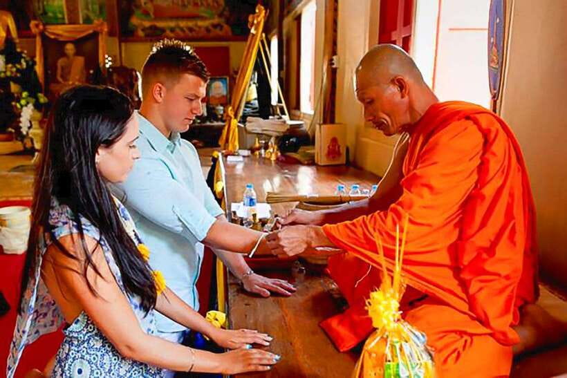 Siem Reap Cambodian Buddhist Water Blessing and Local Market - The Tuk-Tuk Schedule: How the Timing Shapes the Day