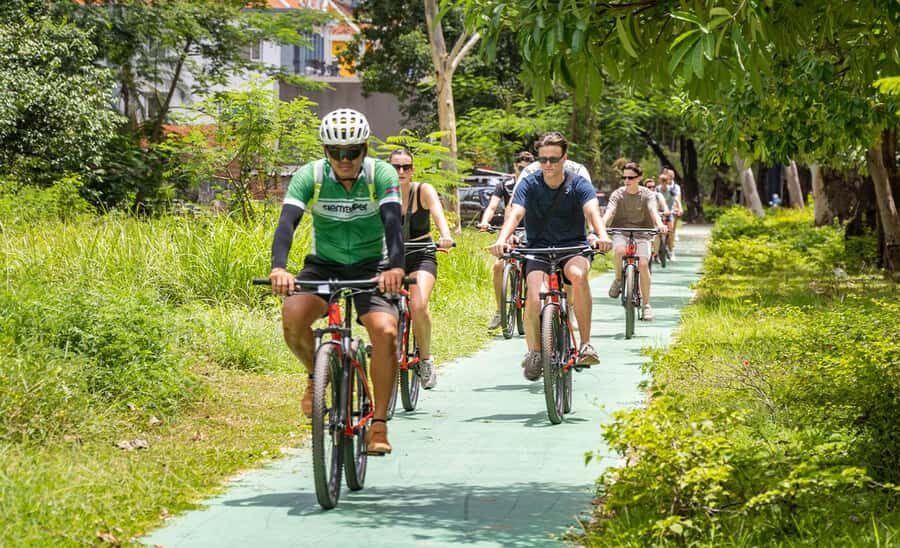 Siem Reap City Haft Day Bike Tour - Getting oriented fast on Siem Reap’s flat bike streets