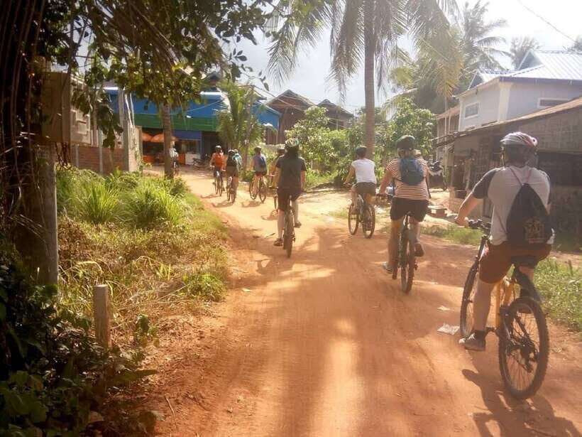 Siem Reap: Countryside Cycle and Local Village Life Tour - Getting out of Siem Reap: why the flat 15–20 km ride feels so different
