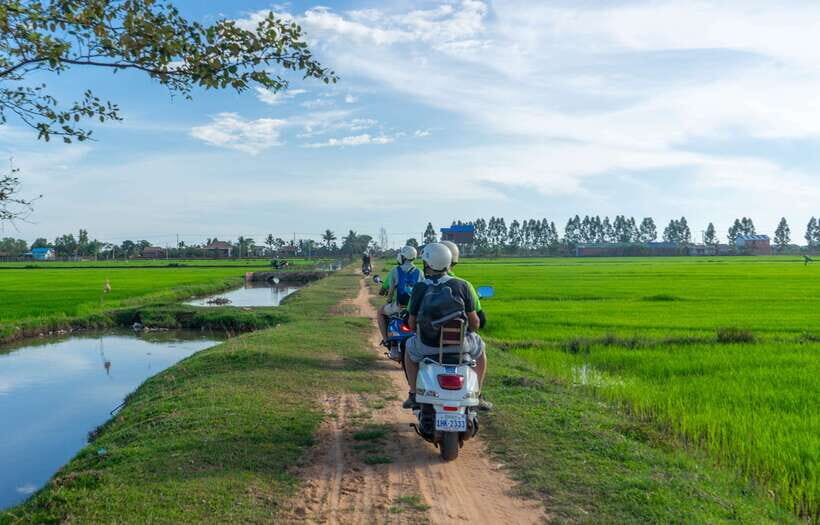 Siem Reap Countryside Sunset Vespa Tour or Tuk Tuk - Wat Po Banteaychey: a Buddhist temple stop with room to breathe
