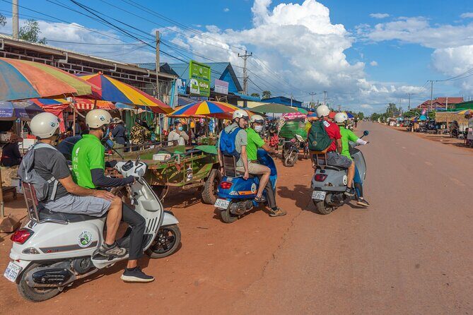 Siem Reap Countryside Sunset Vespa Tour / Tuk Tuk Available - Stop 4: Phnom Krom Sunset in the Rice Fields