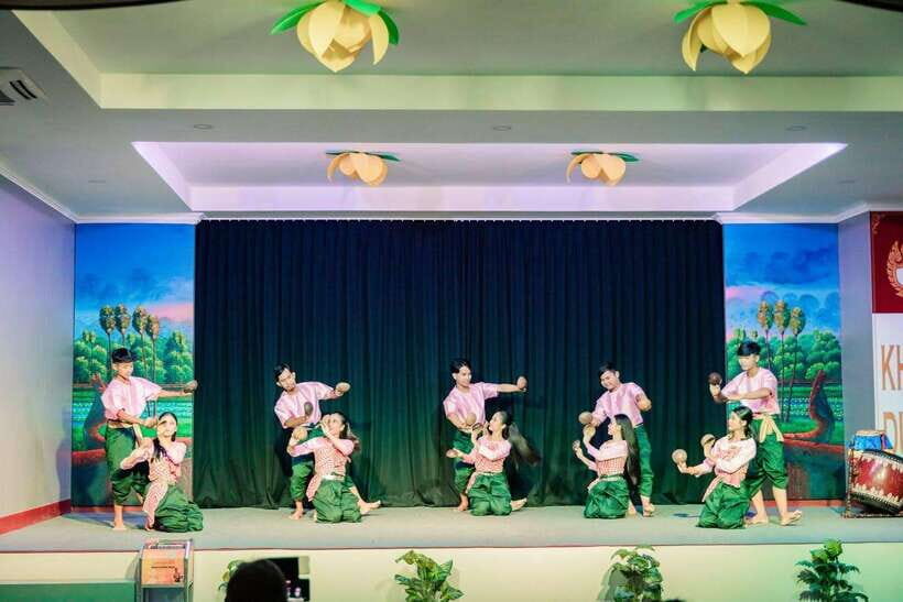Siem Reap: Dinner and Traditional Show with Hotel Transfer - The Buffet Spread: Khmer Food Plus Everyday Favorites
