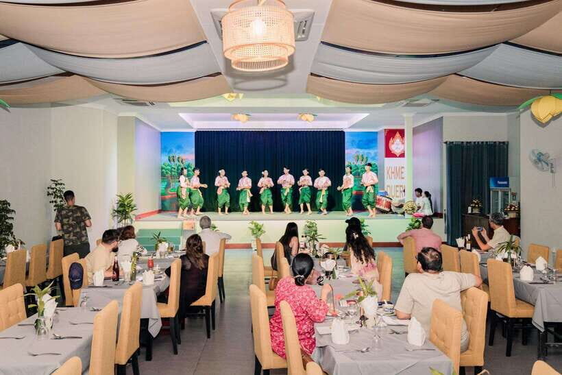 Siem Reap: Dinner and Traditional Show with Hotel Transfer - Service and Transfers: Helpful Tuk-Tuk Ride, But Verify the Return