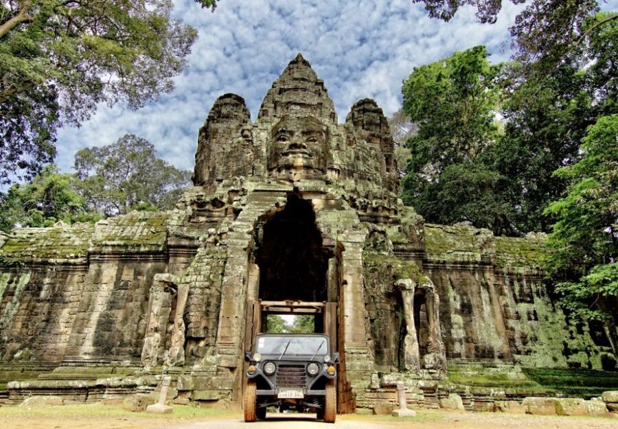 Siem Reap - Discover Angkor Wat by Jeep - Angkor Thom and Bayon: the faces, the walls, and the route logic