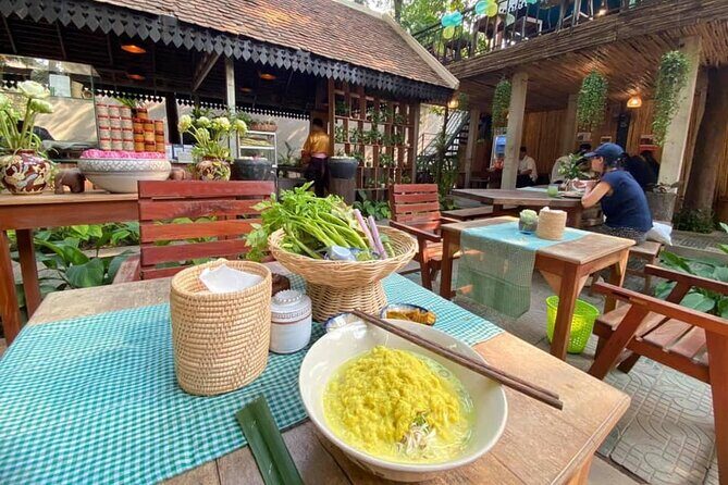 Siem Reap Evening Food Tour - Inclusive 5 stops Local Tastings - Street 60 Night Market: Bugs, Barbecued Chicken, and Cold Drinks