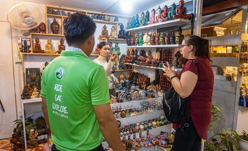 Siem Reap: Evening Foodie Vespa Tour / Tuk Tuk Available - Guides, safety, and why names matter