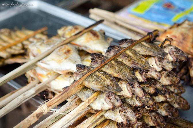 Siem Reap Evening Street foods Tours by Tuk Tuk - Stop 2: The local street-food picnic area (fruit, snacks, and walking time)