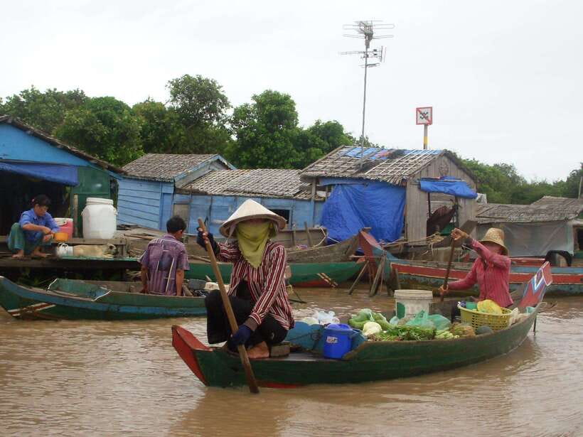 Siem Reap: Floating Village Tour - From Siem Reap to Tonle Sap: Lotus Farm and Countryside Stops