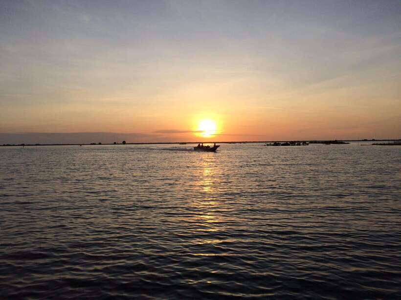 Siem Reap Floating Village Tour, Kompong Phluk Tour - The minibus transfer: mostly smooth, expect bumpy roads