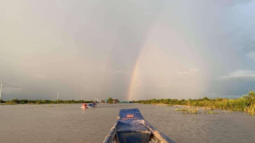 Siem Reap Floating Village Tour, Kompong Phluk Tour - Sunset on the lake: the moment everyone remembers