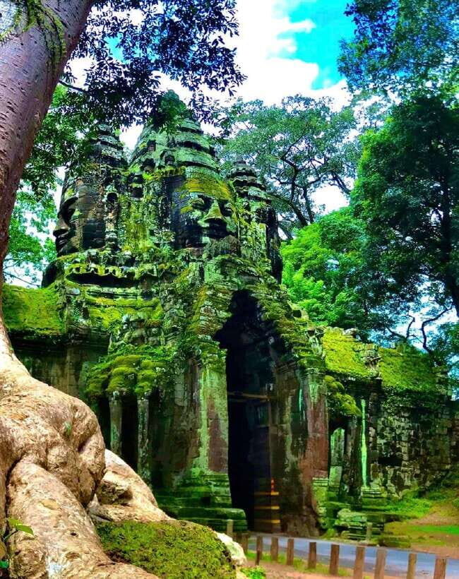 Siem Reap: Full Day Angkor Wat Temple Tour with Sunset - Phnom Bakheng Sunset: The Climb and the Payoff