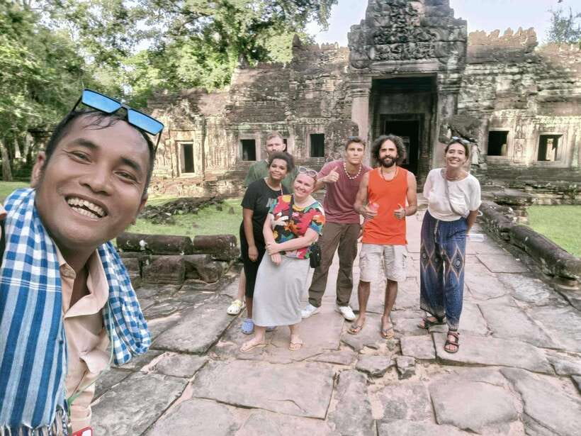 Siem Reap: Grand circle tour Sun set on bakeang hill & Guide - East Mebon and Ta Som: ancestors in the middle of water, then a tree that takes over