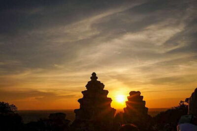 Siem Reap: Grand circle tour Sun set on bakeang hill & Guide - Pre Rup: Shiva on a mountain temple, plus that famous meditation chamber