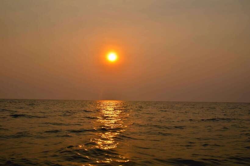 Siem Reap: Half-Day Kampong Phluk with Sunset, Boat & Guide - Kampong Phluk and Tonlé Sap: what you’re really seeing